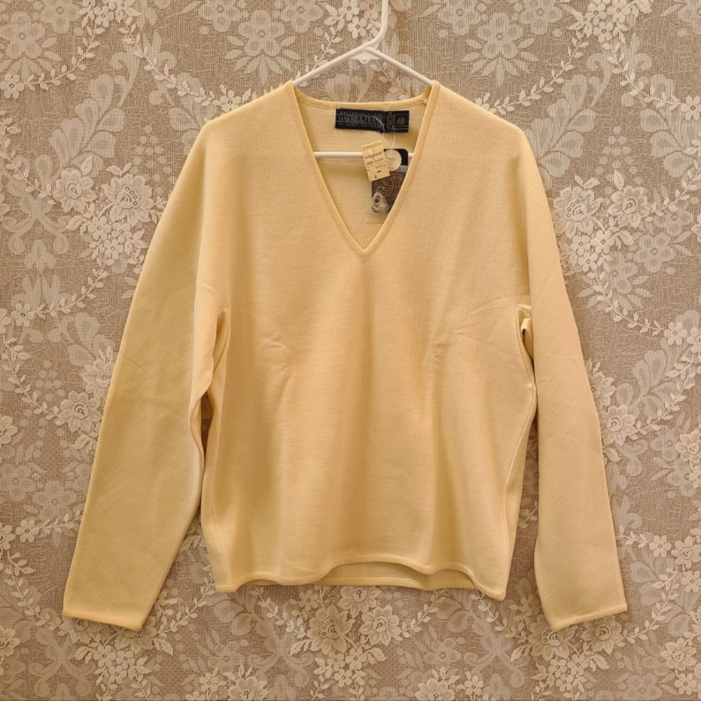 Vintage Men's 80s Harris & Frank LeRoy Knitwear Eggshell Sweater V-Neck WOOL
